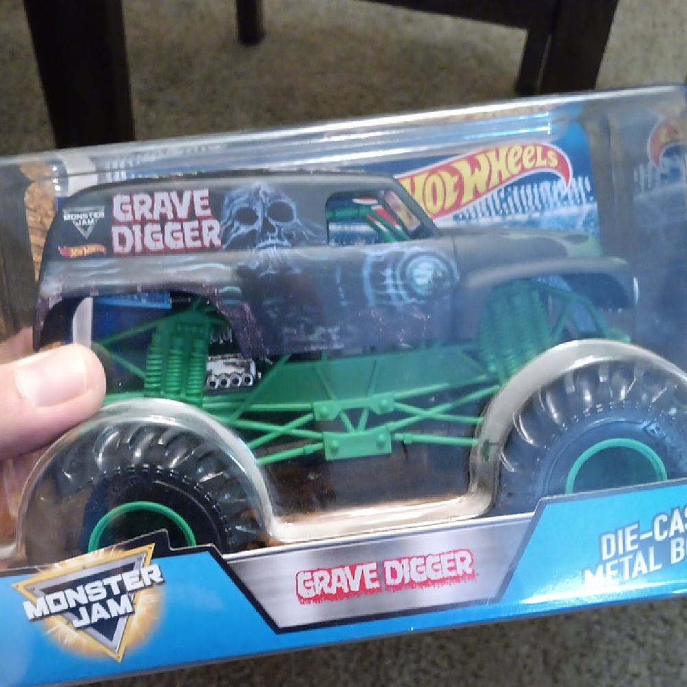 Monster Jam Grave Digger Die-Cast Truck - Black and Green